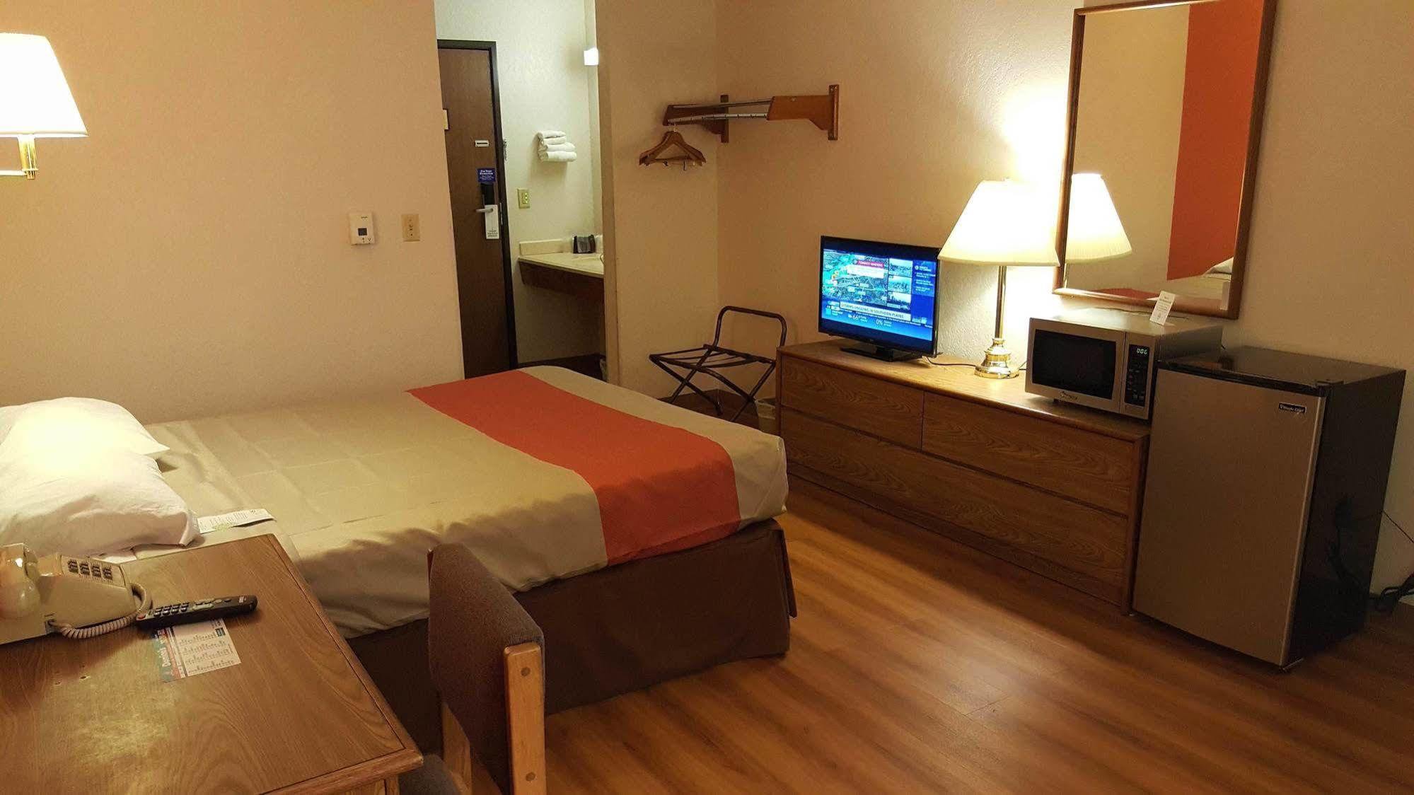 Motel 6-Saukville, Wi Екстериор снимка