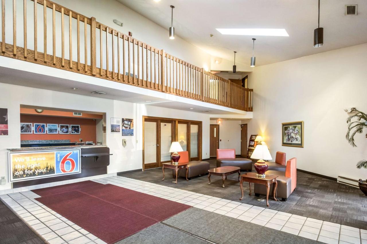Motel 6-Saukville, Wi Екстериор снимка
